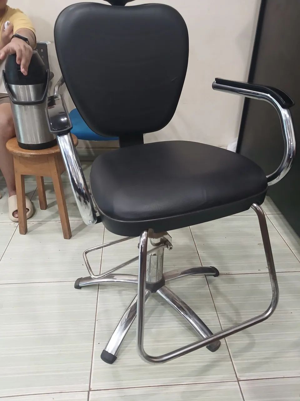 Vende-se cadeira pra barbearia  - Foto 2