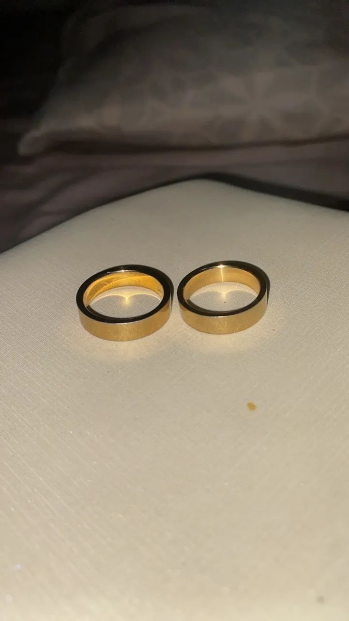 Alianças banhadas a ouro 