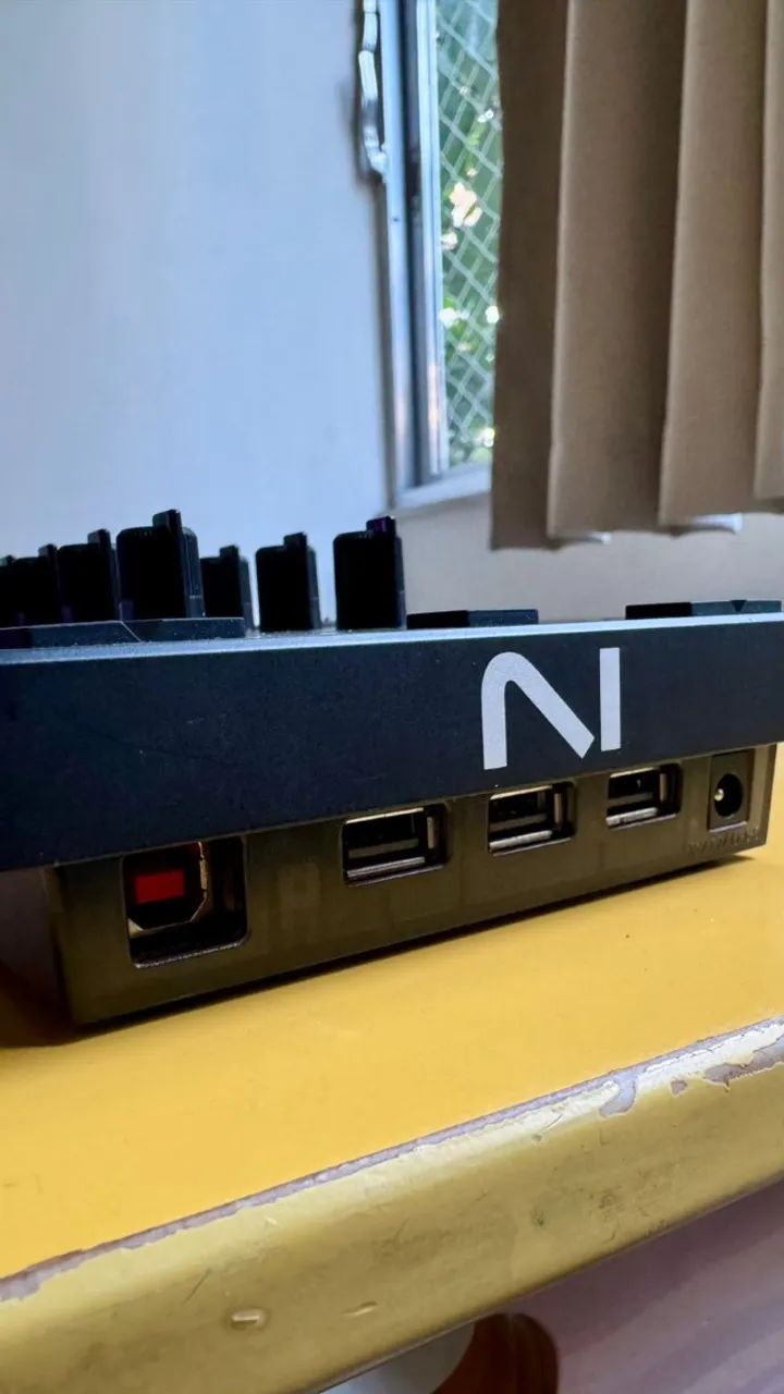 Traktor Kontrol X1 Mk3 Controladora Traktor Ultima Geração