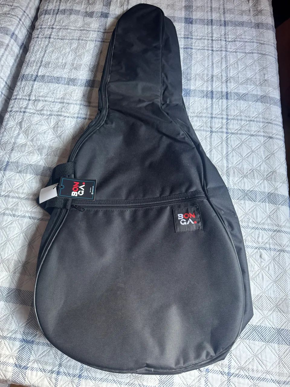 capa bag Bonga preta acolchoada e impermeável para violão 