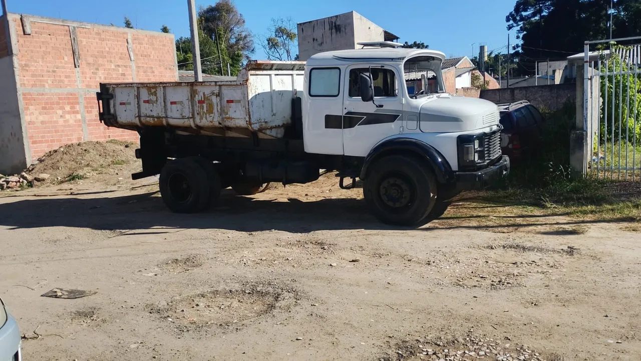 Caminhão cacamba