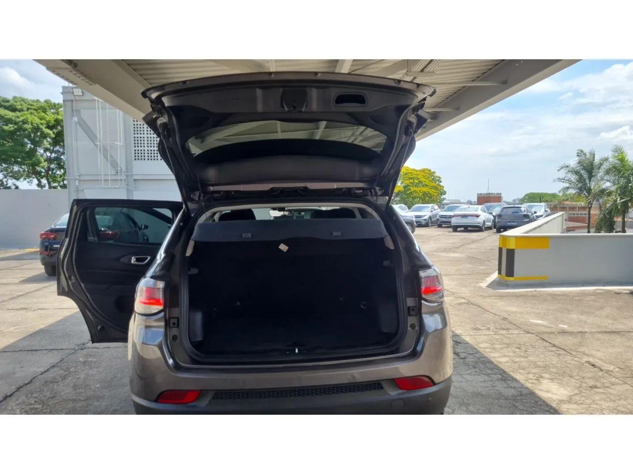 Jeep Compass LONG. T270 1.3 TB 4x2 Flex Aut., foto 14 de 17