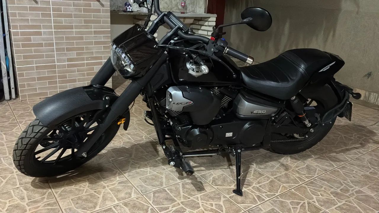 Titanium 250 - Custom (1.800km) 