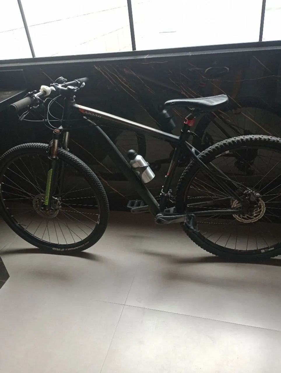 Duas bikes Caloi moab aro 29 todos componentes alívio  - Foto 2