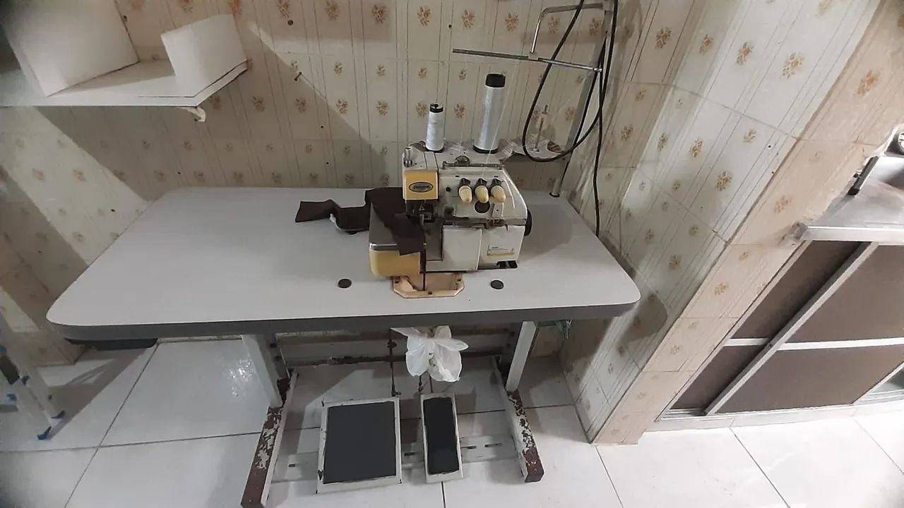 Máquina Overlock 
