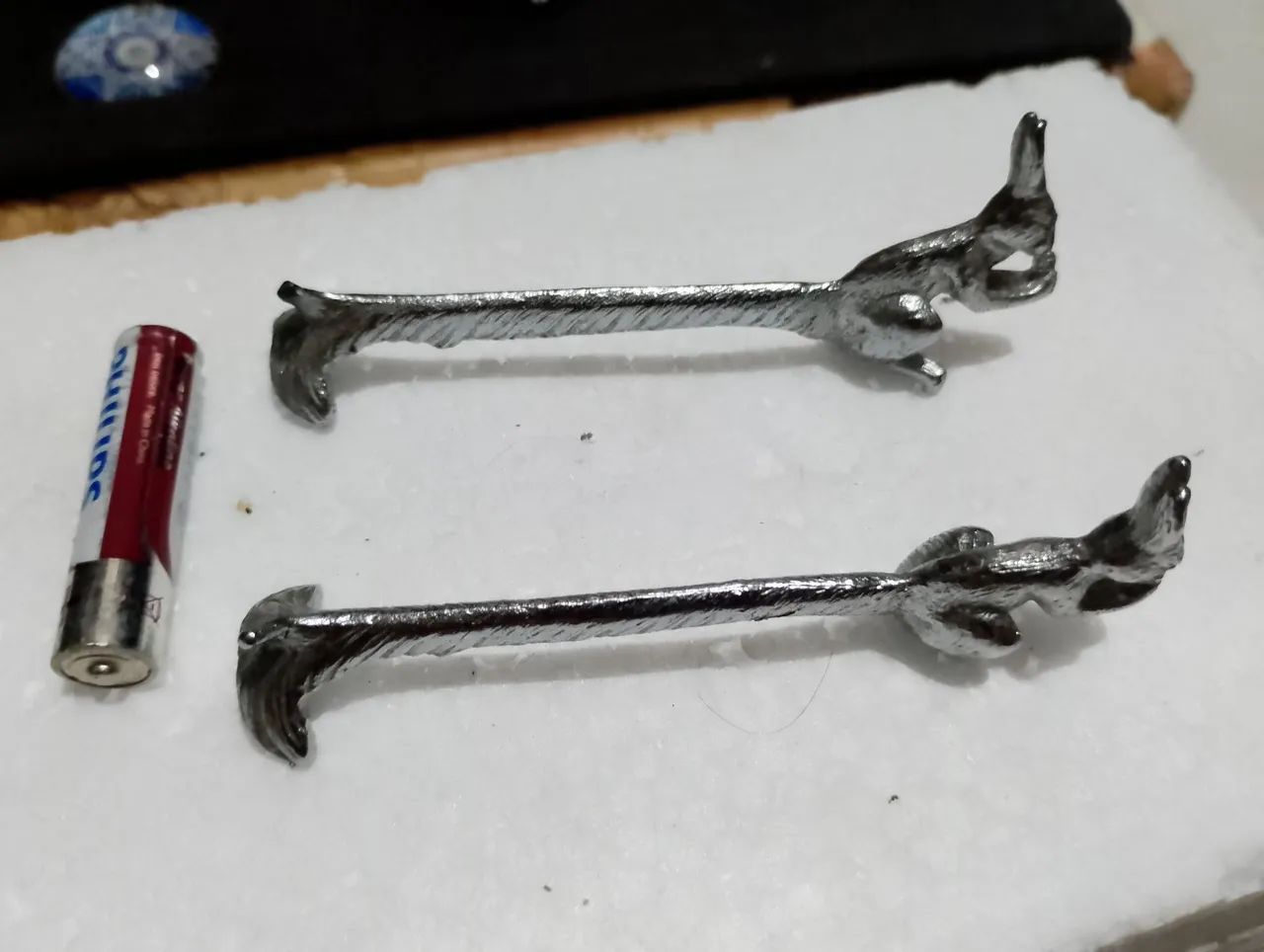 Coelhos de metal ( aparador de talher)