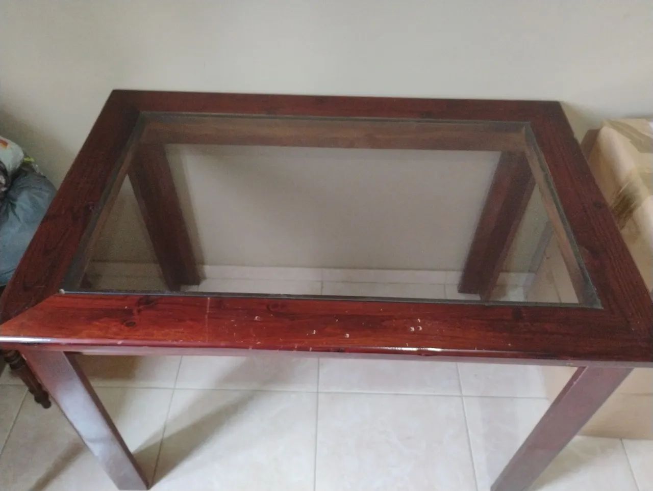 Vendo mesa de jantar com tampo de vidro 