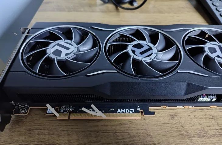 Placa de Vídeo Radeon RX 6750 XT 12Gb - Triple Fan - Modelo Reference/Founders AMD