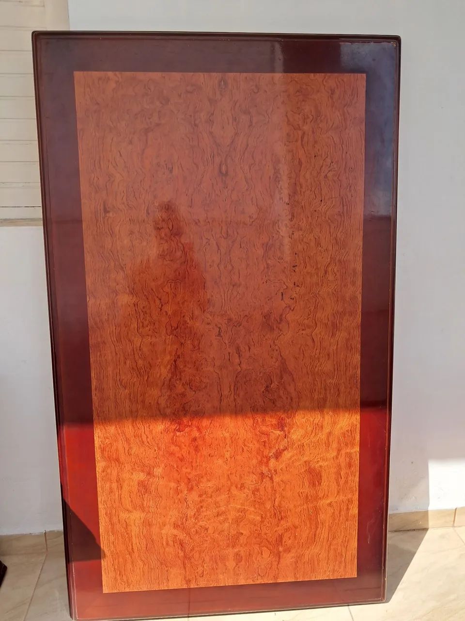 Mesa com 6 cadeiras em madeira maciça