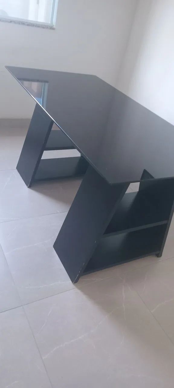 Mesa  para escritório tampo de vidro 