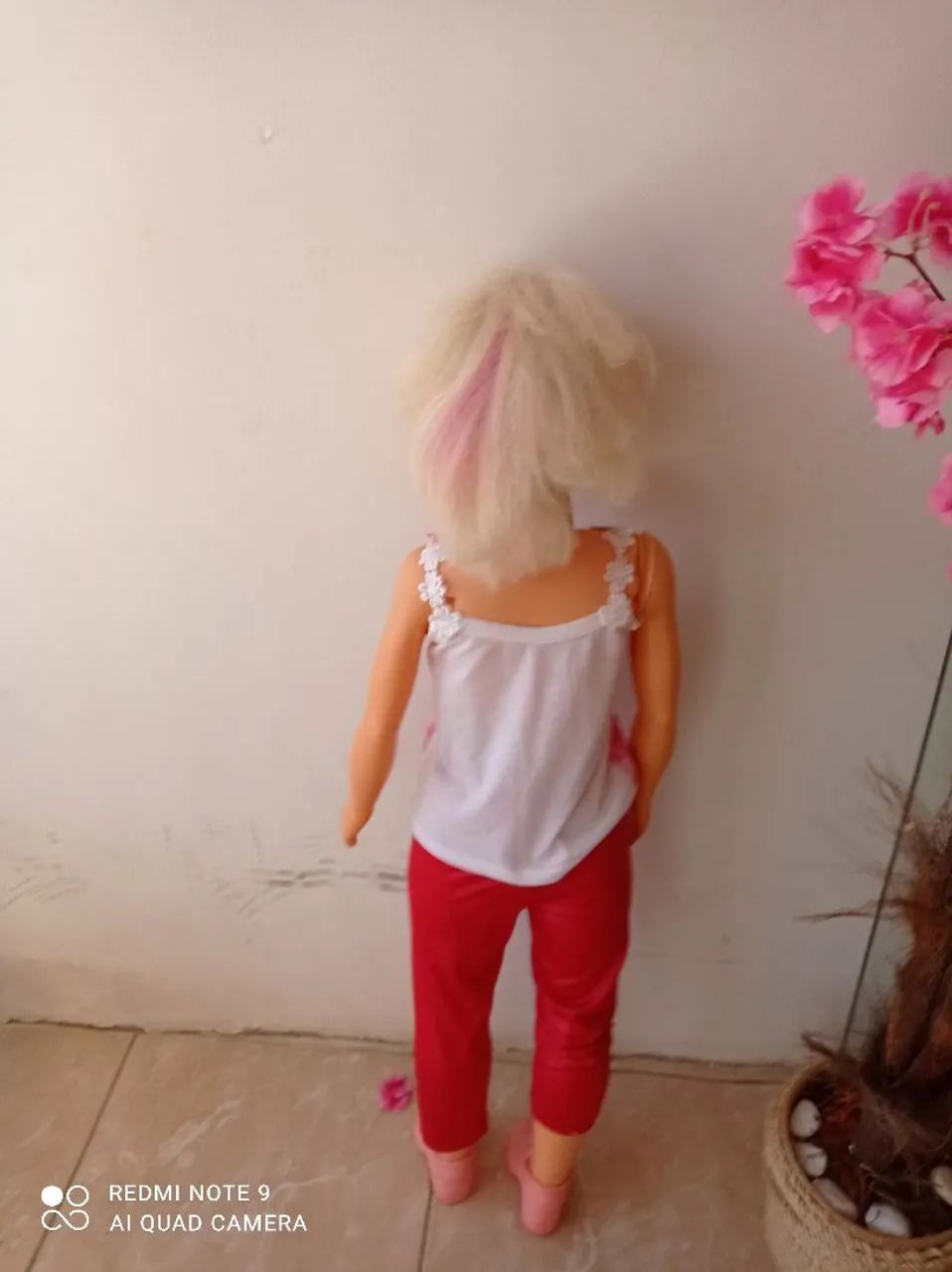 Boneca estefany que anda pegada nas mãos  - Foto 2