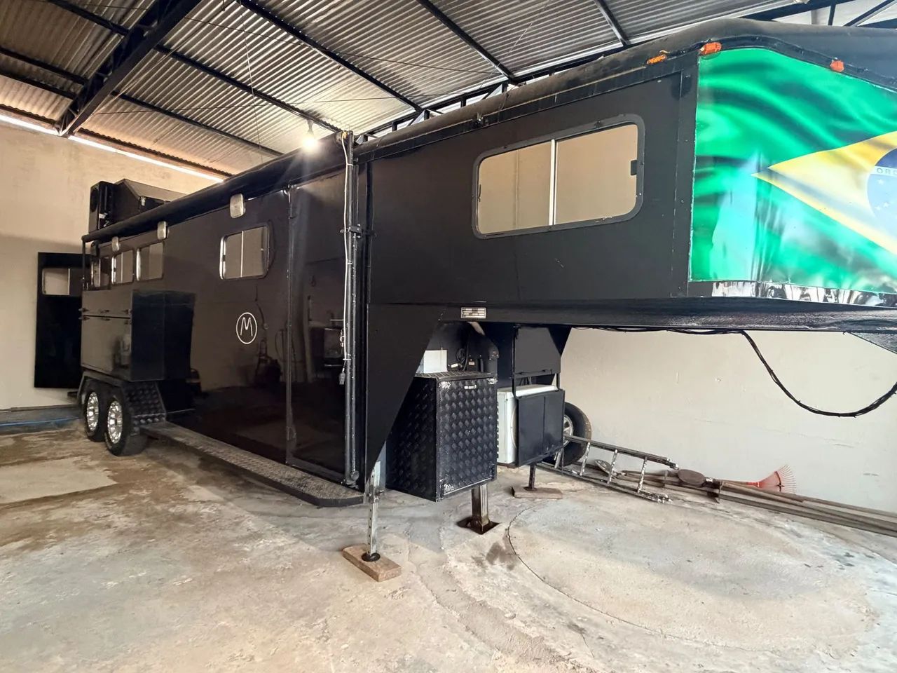Trailer quinta roda  2 cavalos 