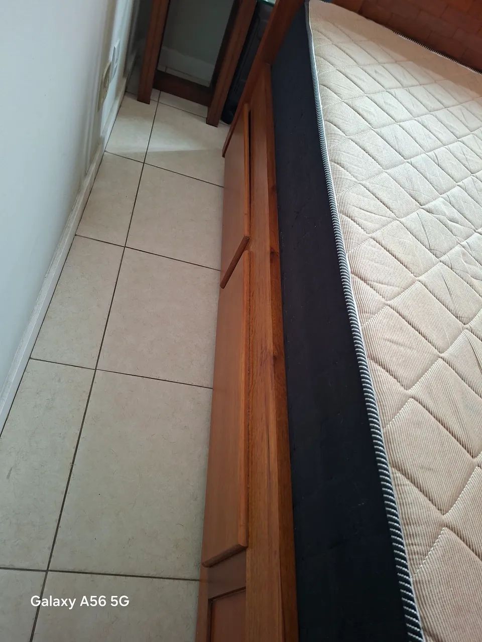 Cama (Madeira maciça) + Colchão (perfeito estado)  - Foto 4