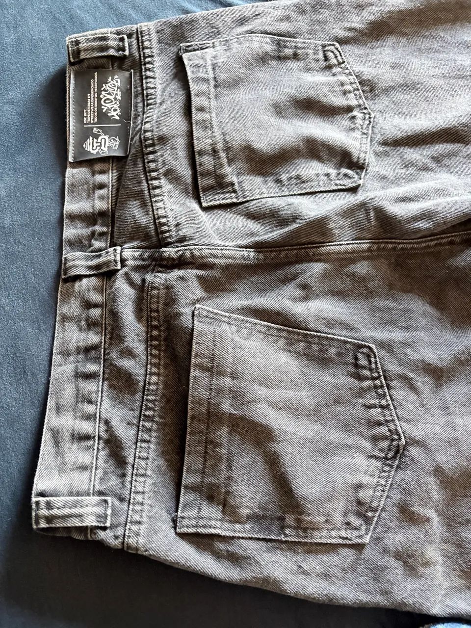 calça jeans preta. peça unica, tamanho 44  - Foto 5