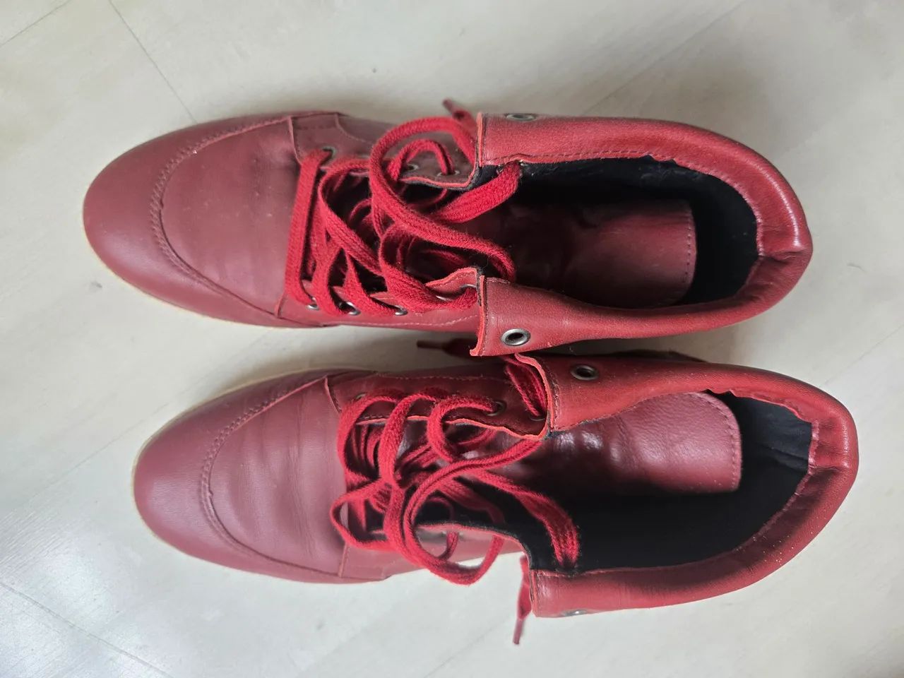 Bota vermelha 39