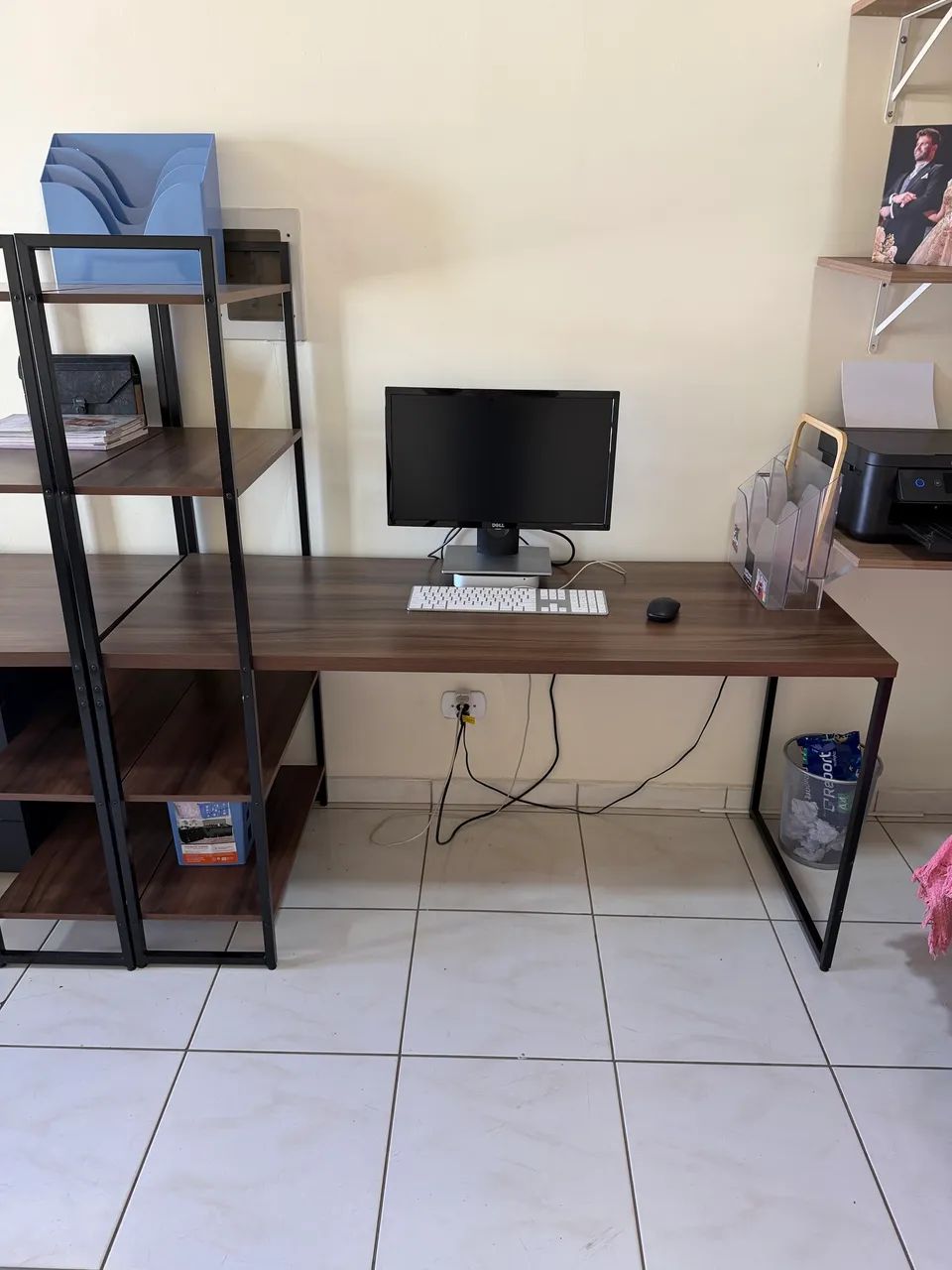 Mesa de escritório com cadeira  - Foto 2