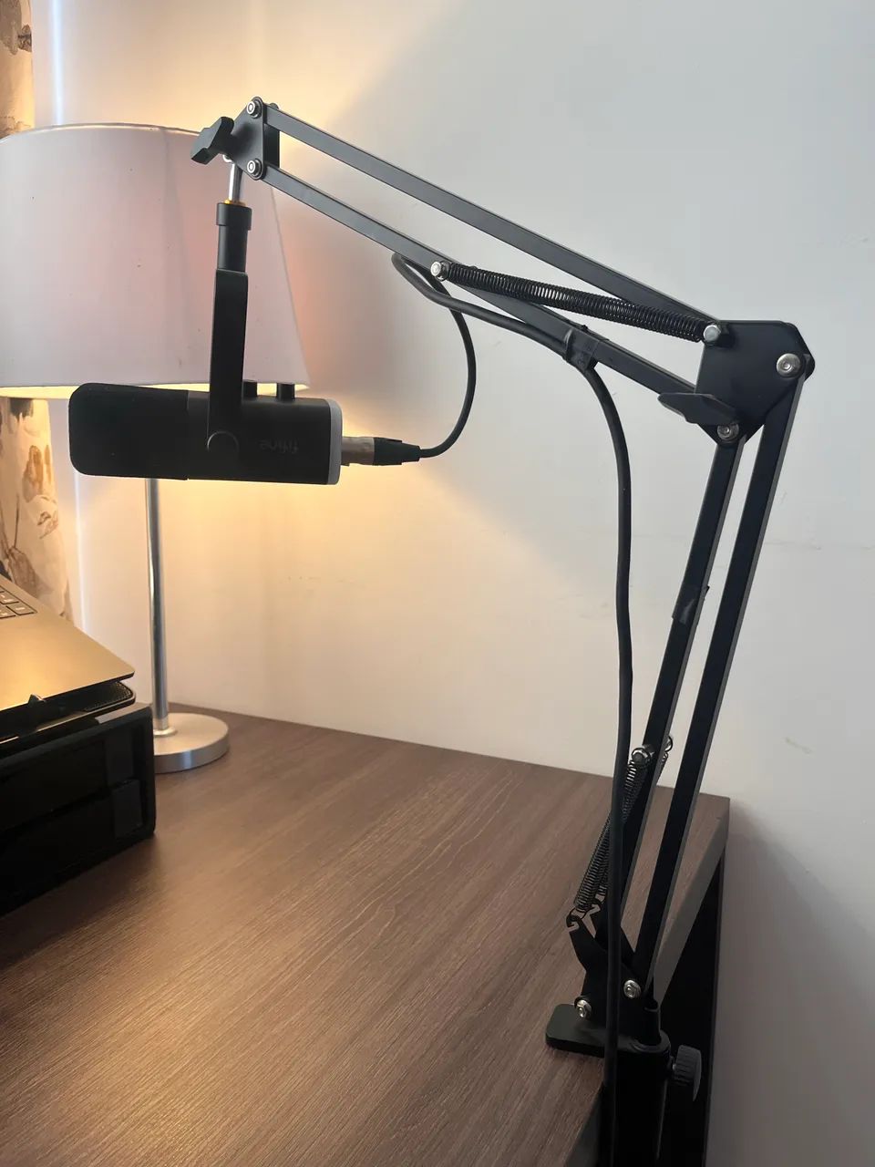 Kit Streaming/ Podcast: Microfone dinâmico AM8 FIFINE + interface Áudio FIFINE - Foto 5
