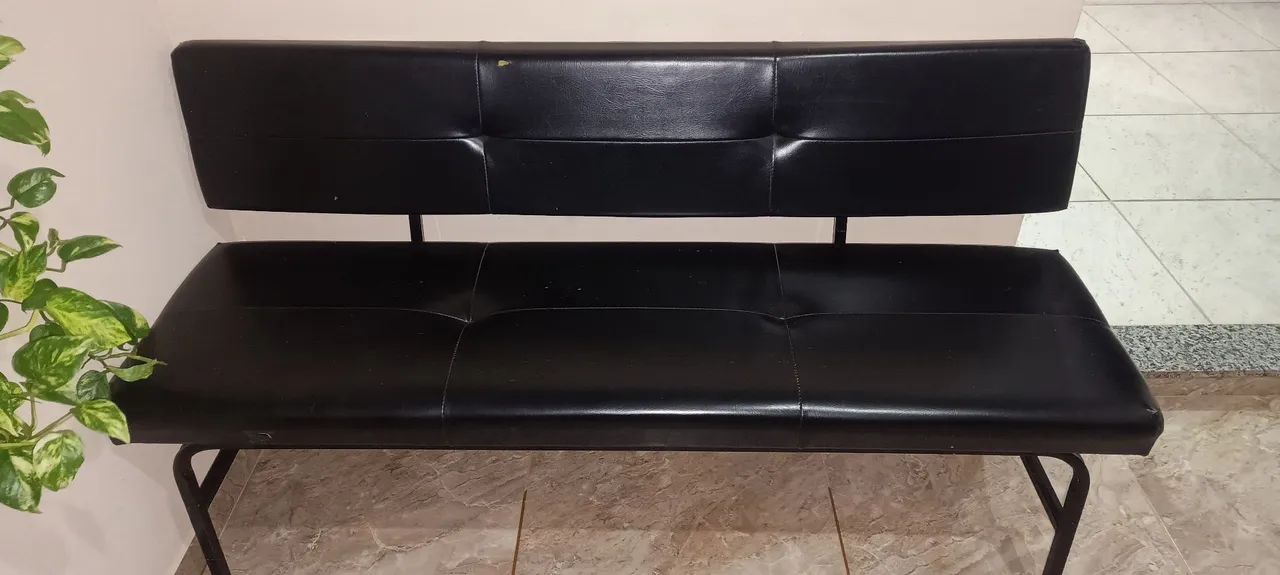 Vende - se  sofá para sala de espera.