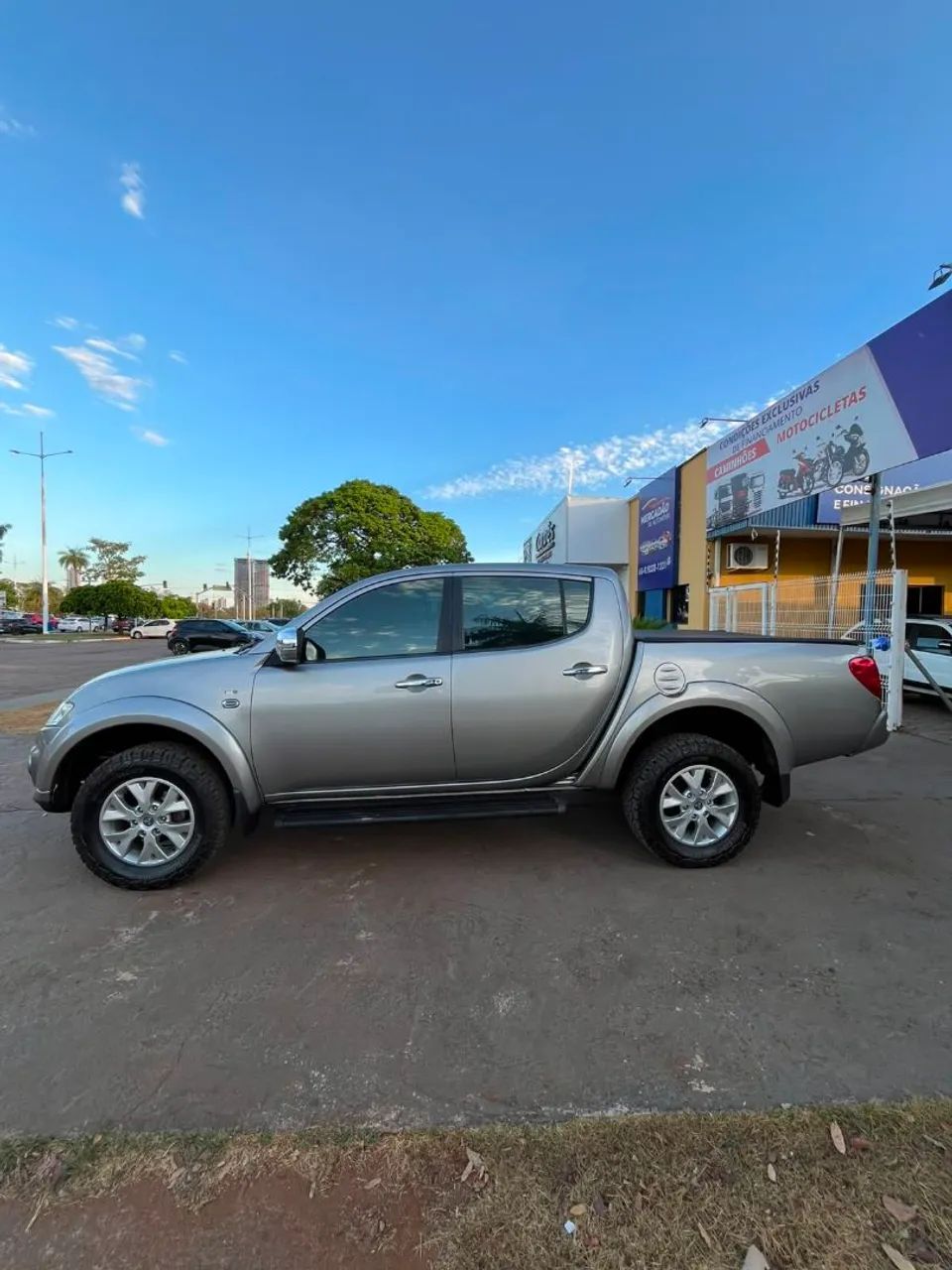 Mitsubishi L200 Triton HLS 2.4 Flex 16V CD Mec. 2016 - Foto 2