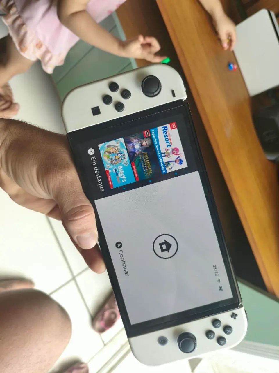 Vendo Nintendo switch OLED com controle - Foto 5