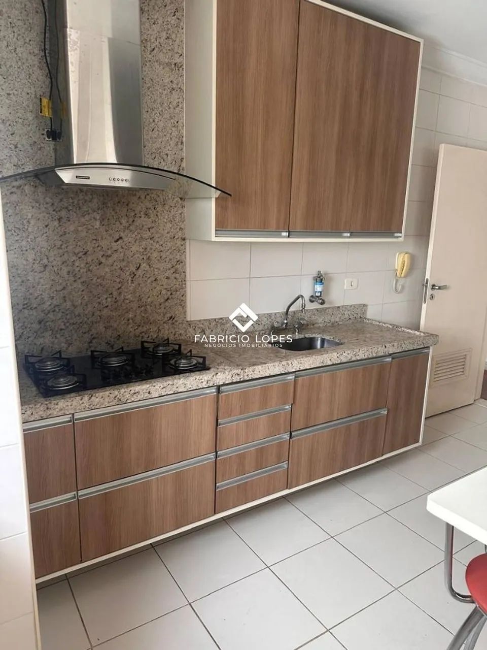 Apartamento com 3 dormitórios para alugar, 84 m²