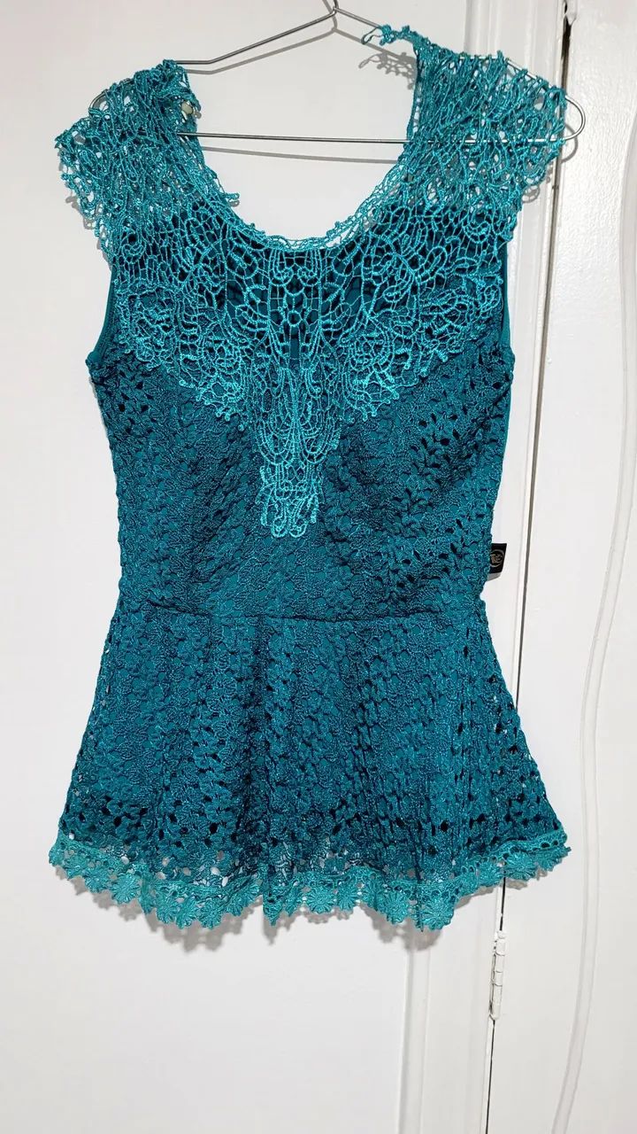 Blusa p verde com aplicações 