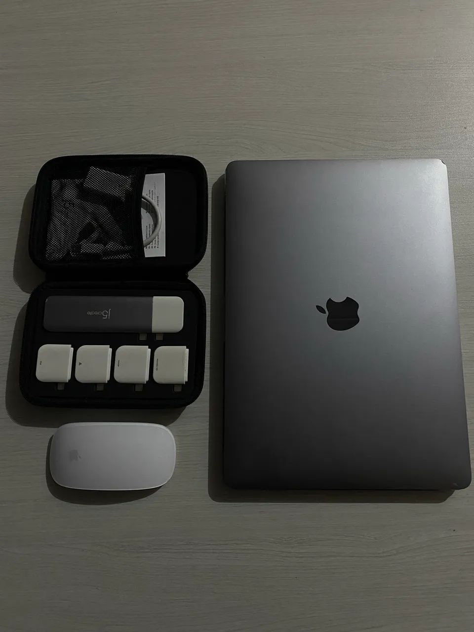 MacBook Pro 2022 M2 +MagicMouse+Adaptadores J5Create - Foto 2