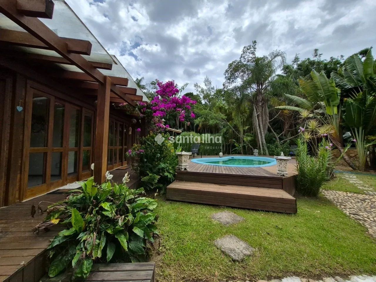 Casa com 3 dormitórios à venda, 314 m², Rio Tavares - Florianópolis/SC