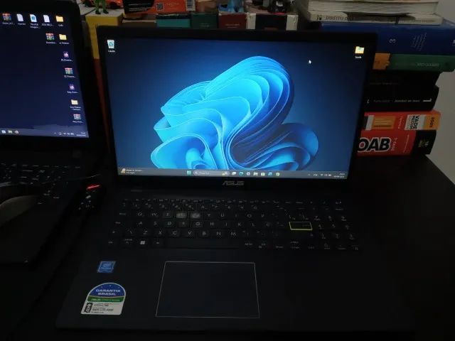 ASUS Vivobook E510 - usado