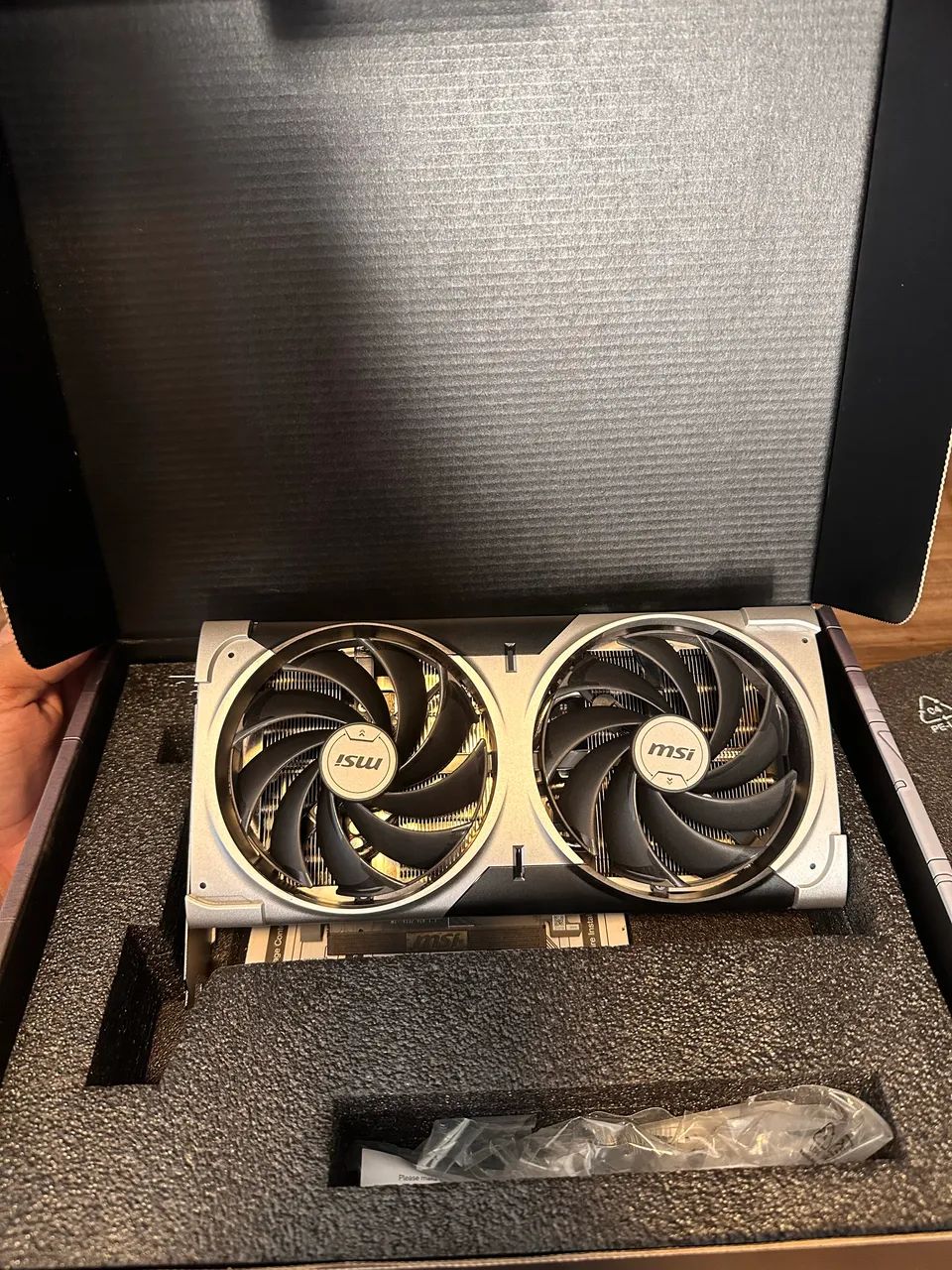 Placa de video 5070 MSI Ventus 2x - Foto 2