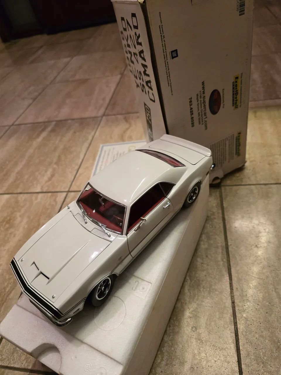 Camaro Exact detail 1/18 numerado com caixa - Foto 2