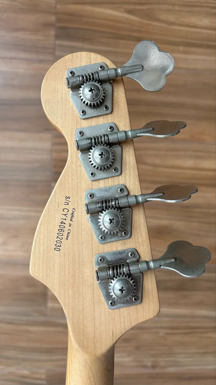 Baixo 4 Cordas Fender Squier com DIMARZIO  - Foto 5