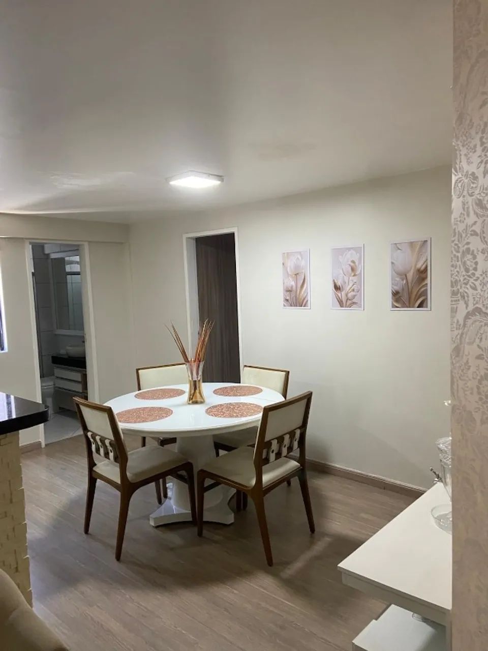 Mesa de Jantar Redonda / 4 lugares