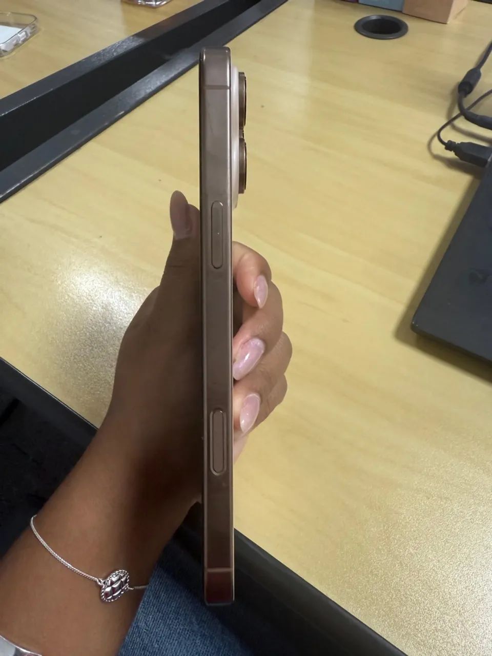 IPHONE 16 PRO MAX DESERT - Foto 4
