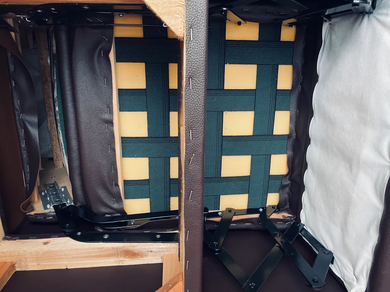 Poltrona Majestic e 2 puff Marrom  - Foto 6