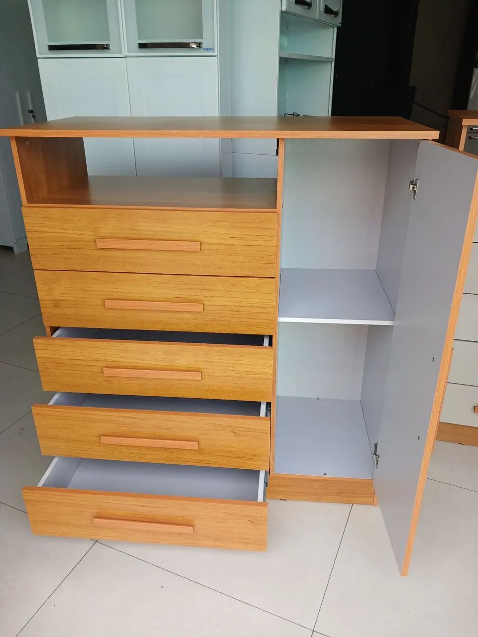 Cômoda Multifuncional Amadeirada - Beleza e Praticidade para o seu quarto! - Foto 2