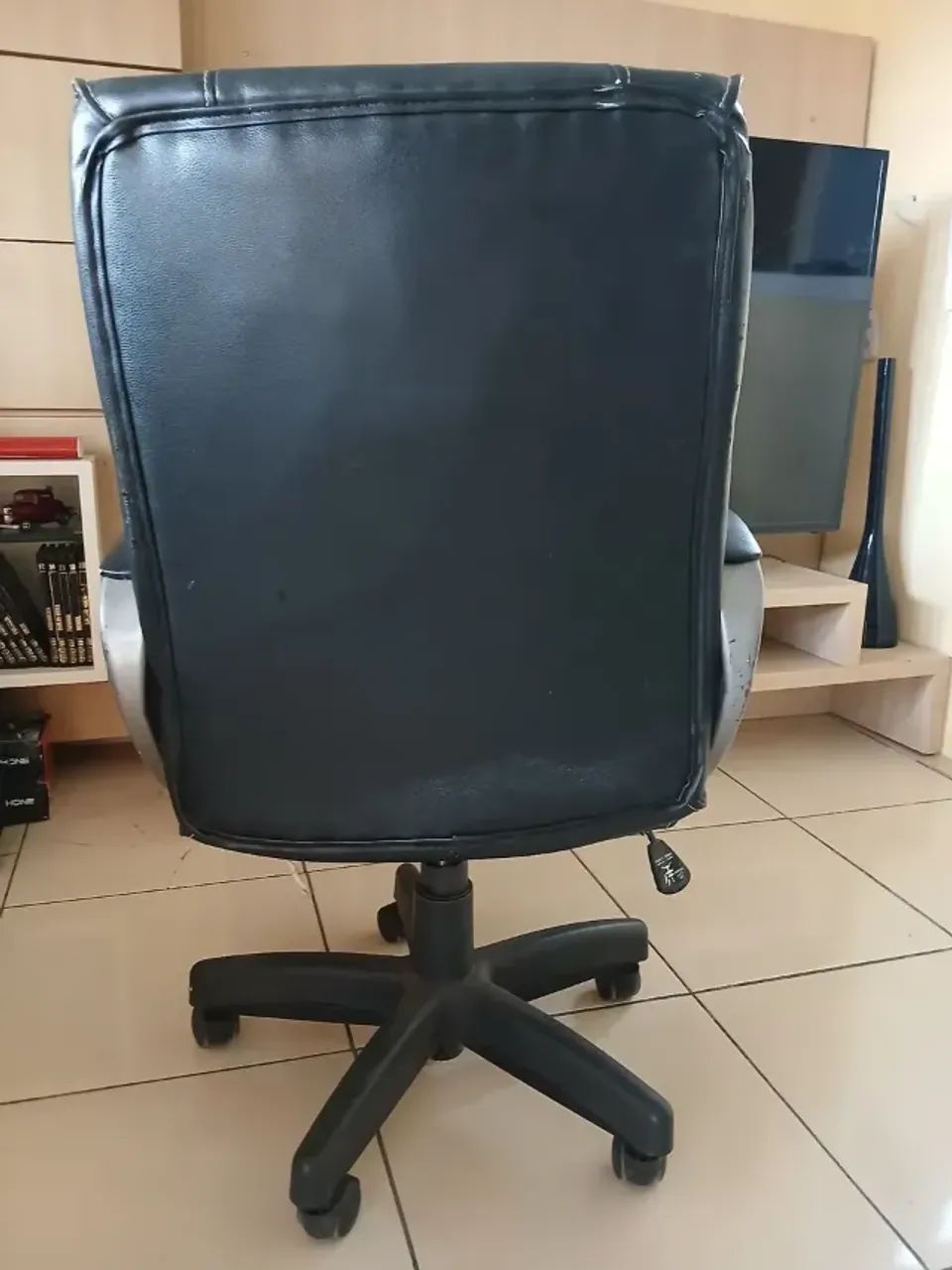 Cadeira de escritório em couro!!  - Foto 3