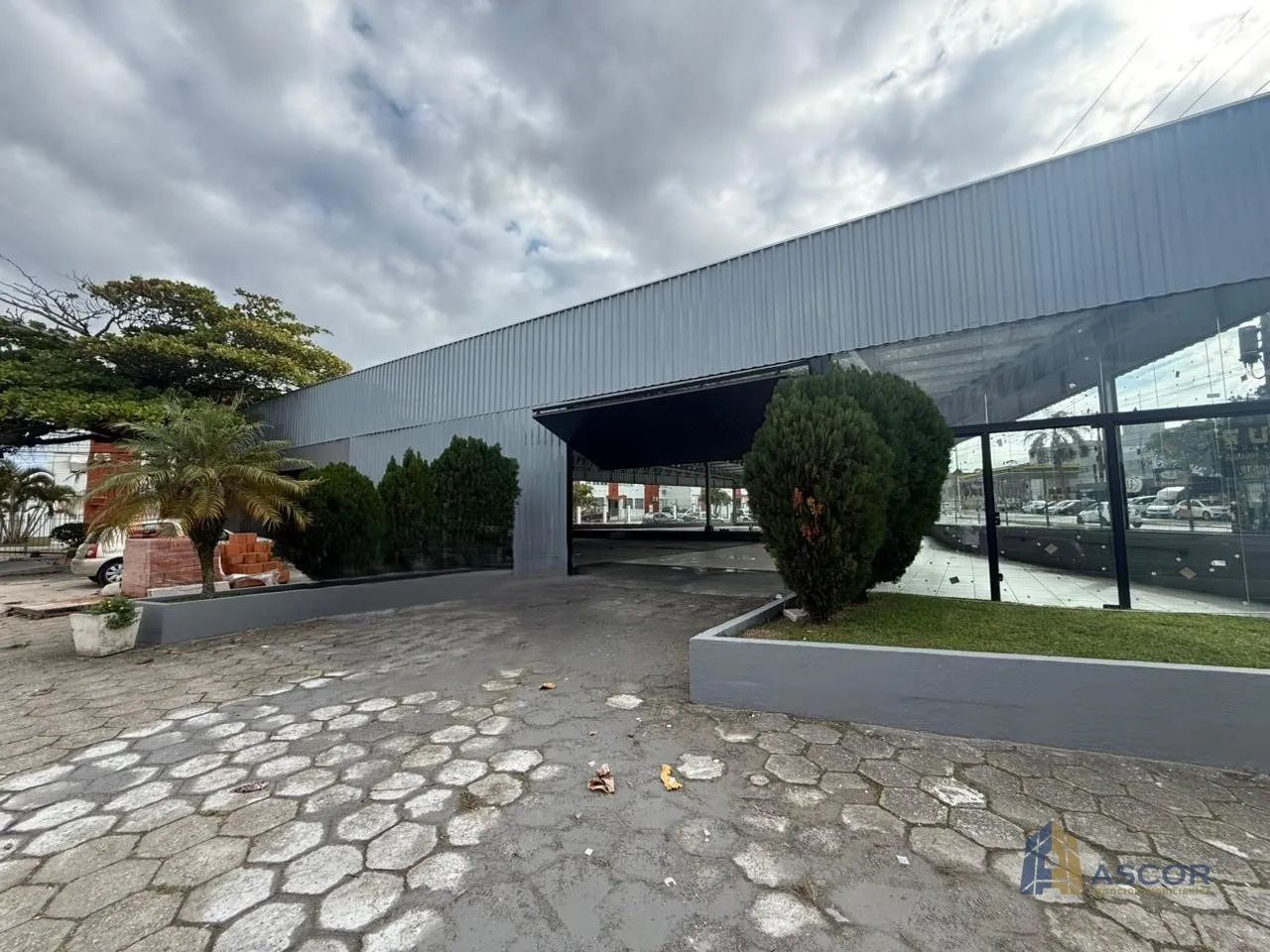 GALPÃO COMERCIAL PARA LOCAÇÃO NA AVENIDA IVO SILVEIRA - FLORIANÓPOLIS - Foto 2
