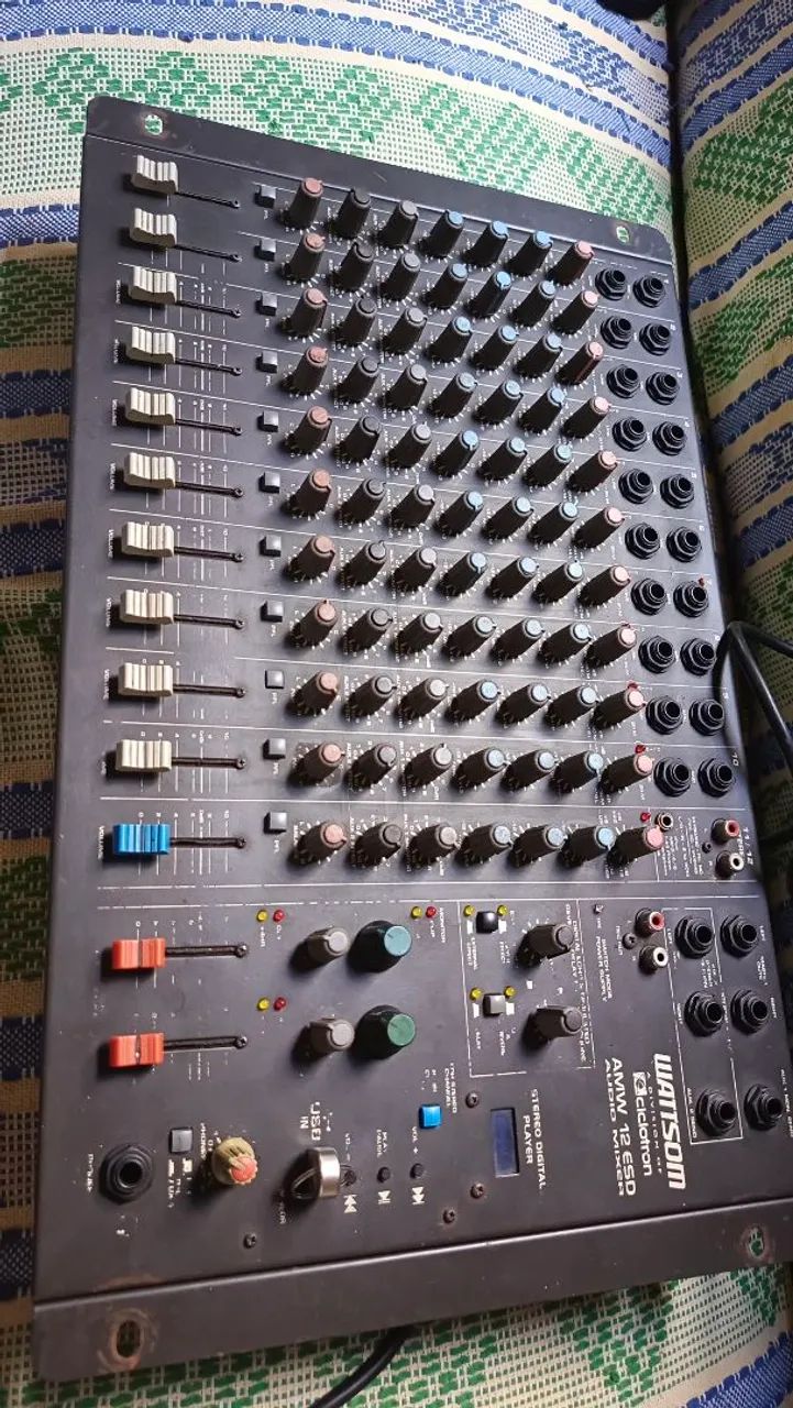 Vindo essa mesa de áudio com efeito