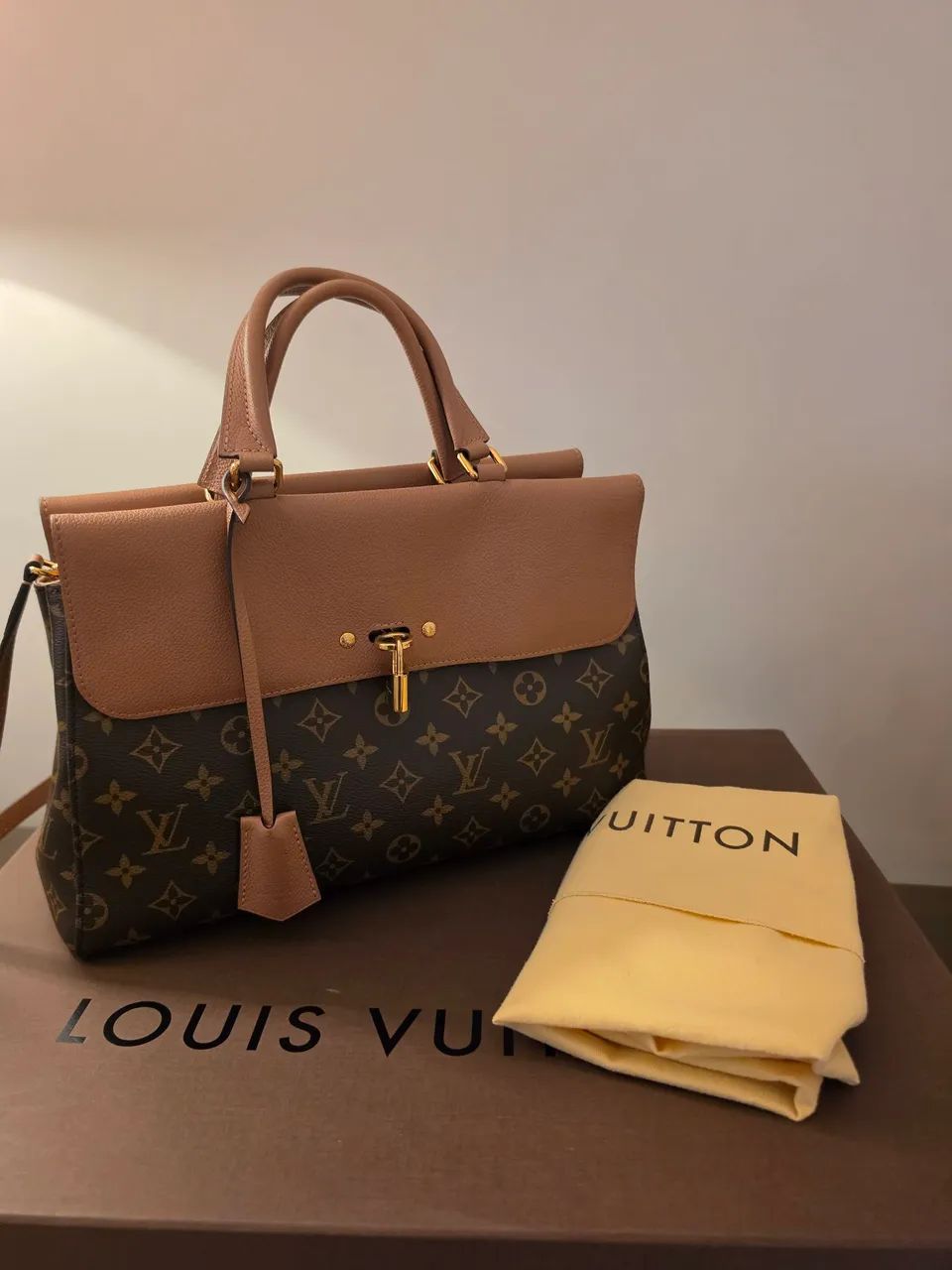 Bolsa Louis Vuitton Venus - original e impecavel