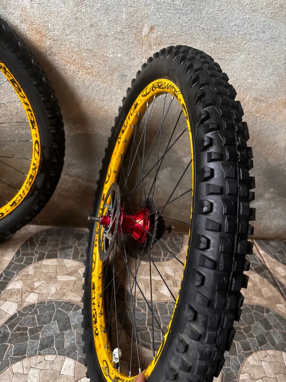 Par de aros Mavic Deemax completos - Foto 5