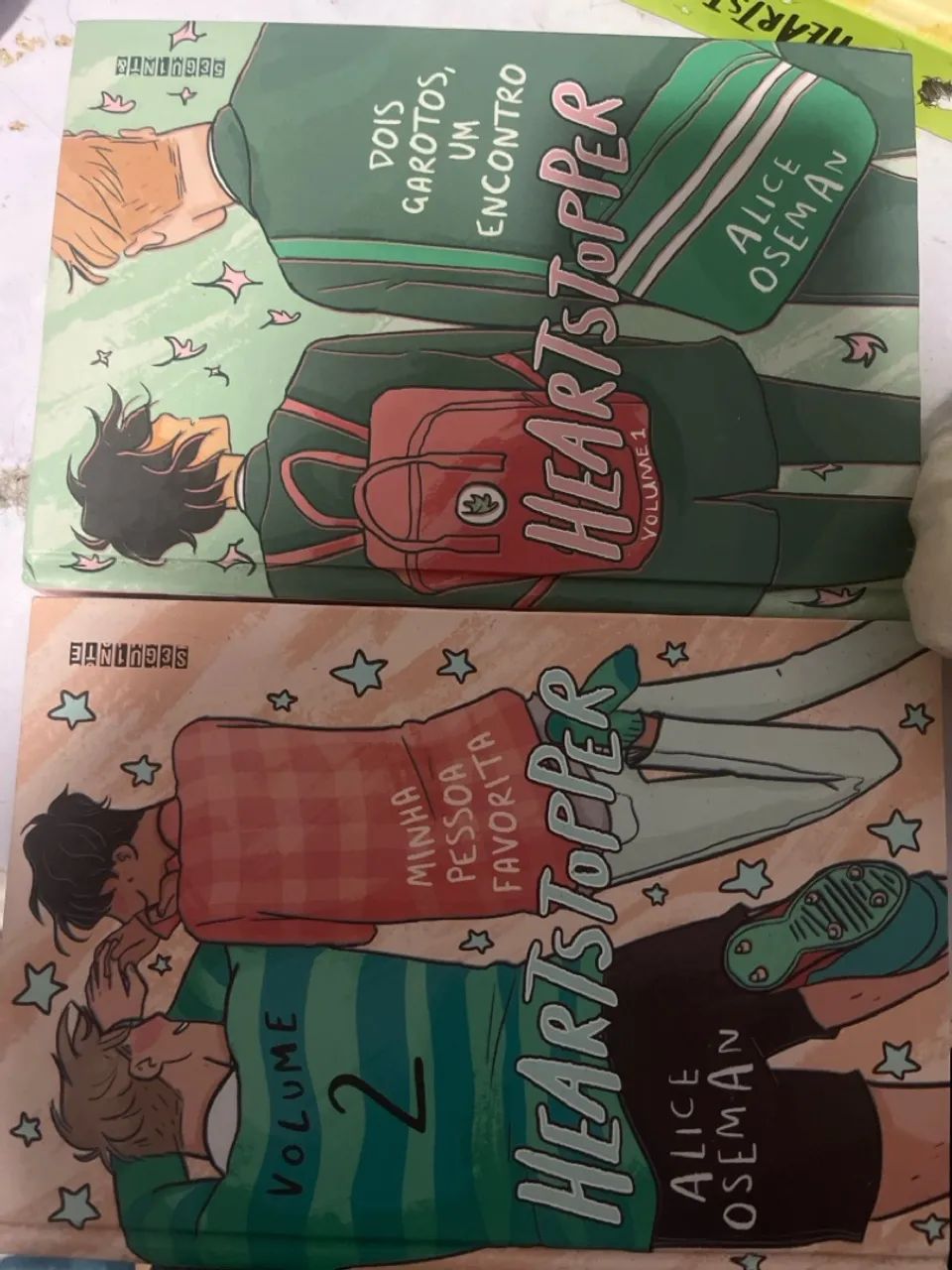Livros heartstopper vol1 e 2 - Foto 2