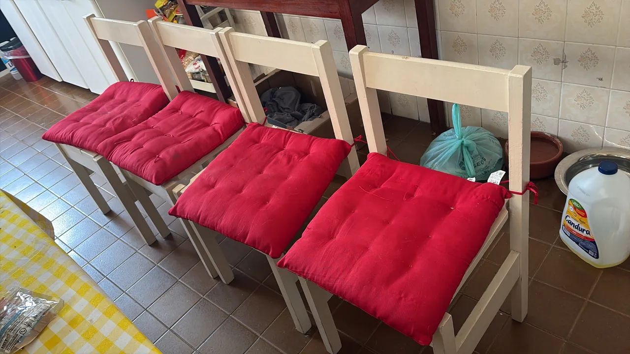 VENDO CONJUNTO DE CADEIRAS
