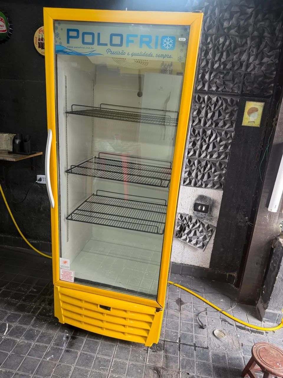 Expositora de vidro 220v 
