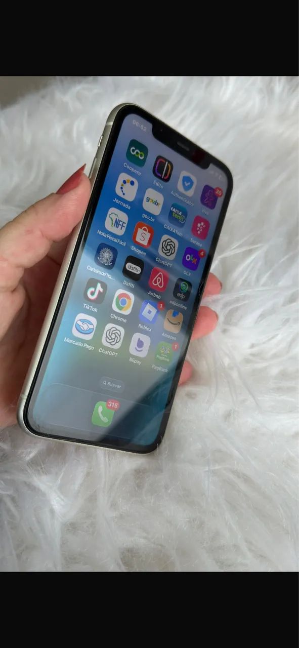Vendo IPhone 11 Branco - Foto 2