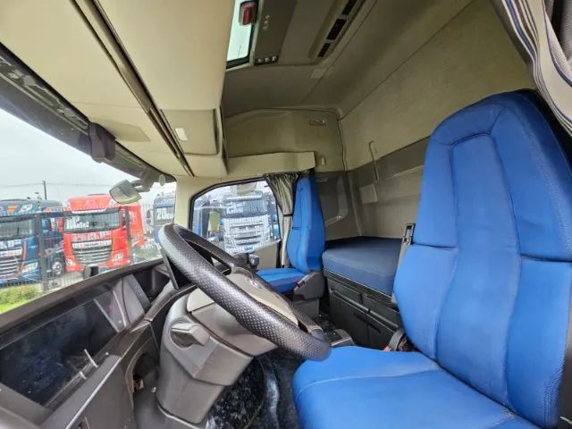 Volvo FH 540 6x4 Bug Leve Globetrotter Ano 24 Mídia Grande Geladeira Mola Freio a tambor - Foto 15