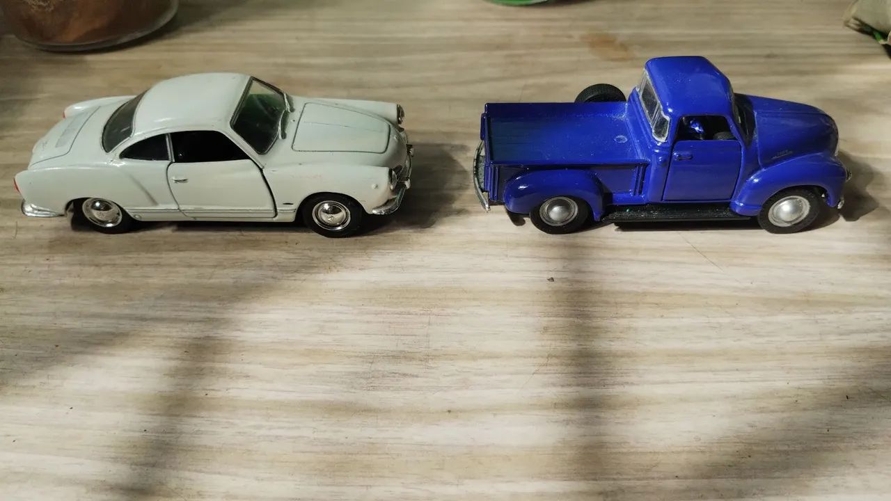 Duas Miniaturas Inclusas, carrinhos em bom estado! - Foto 4