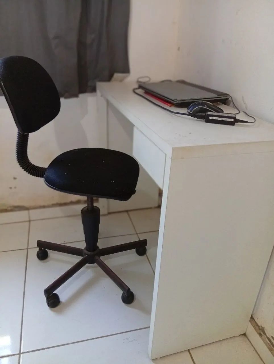 Escrivania  com cadeira giratória  - Foto 3