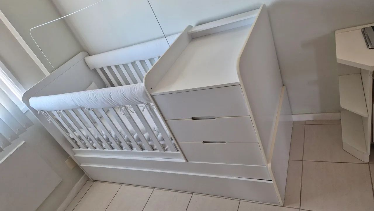 Berço 3 em 1 grão de gente. Possui cama de apoio e gaveteiro. - Foto 3