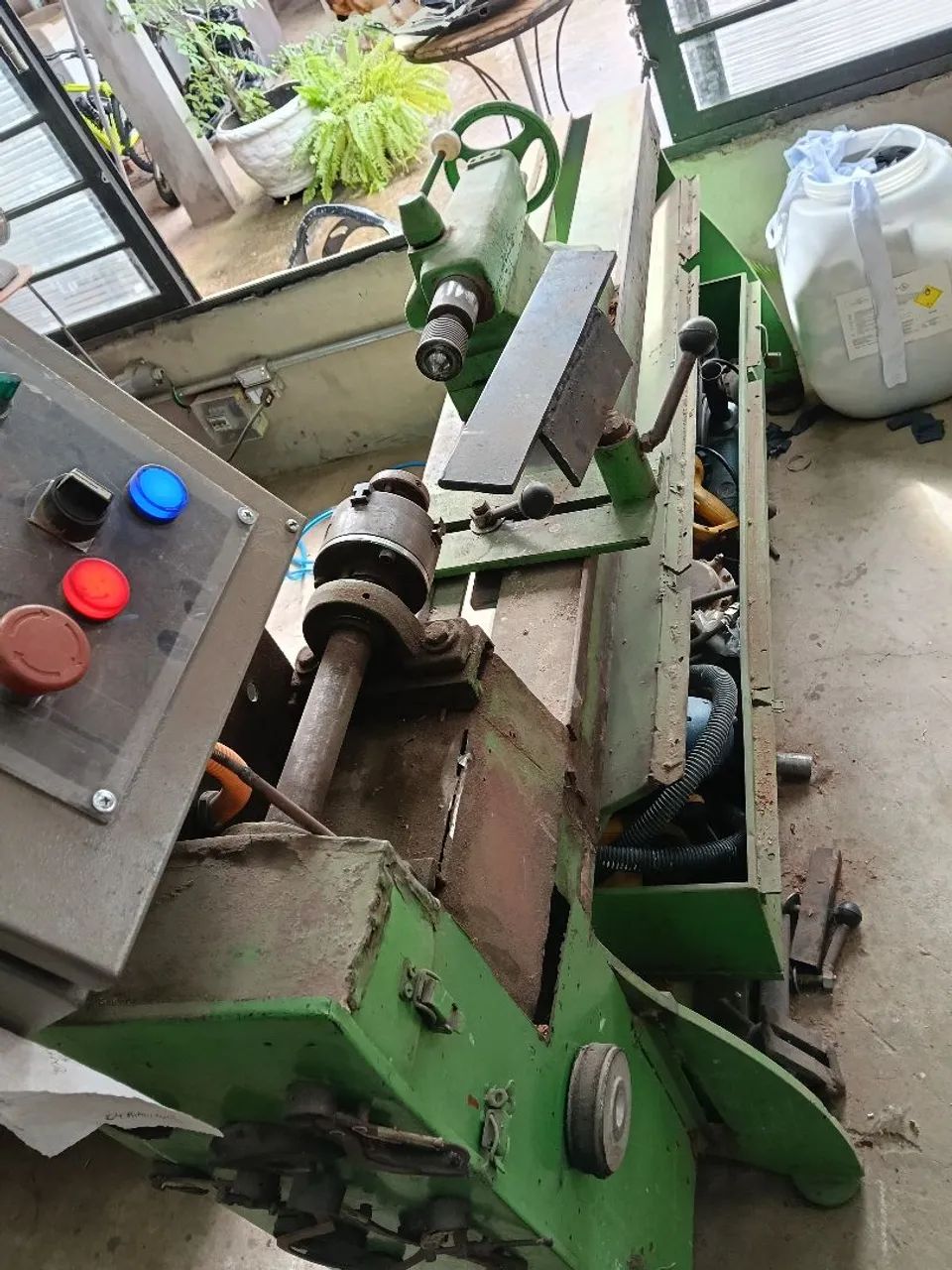 Torno eletrônico para madeira
